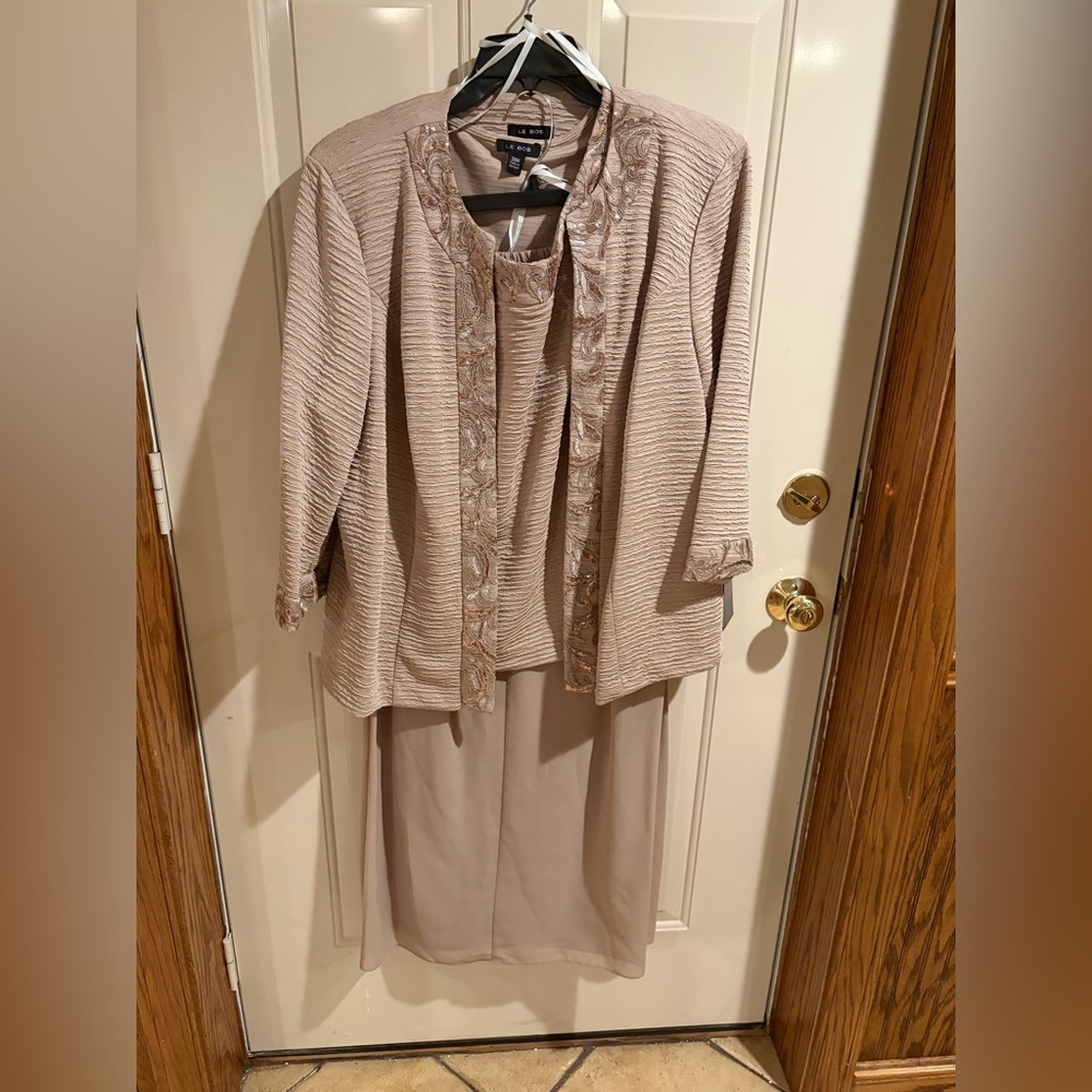 NWT Le Bos 3-Piece Pant Set Size 20W Champagne Beige Sequin Trim Formal Wedding - Picture 2 of 13